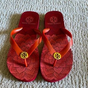 Tory Burch Throw Back!  Cactus Red Flip Flop Size 8